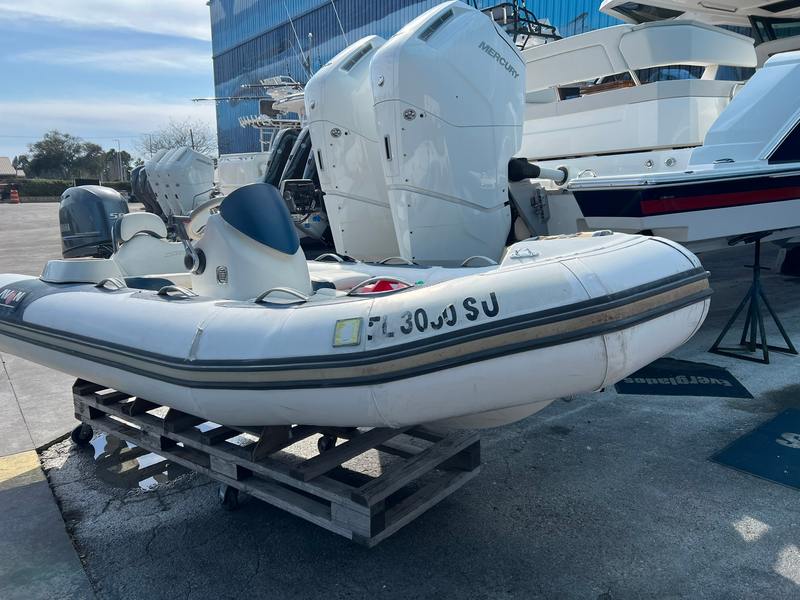 2018 Avon Yacht Line 400