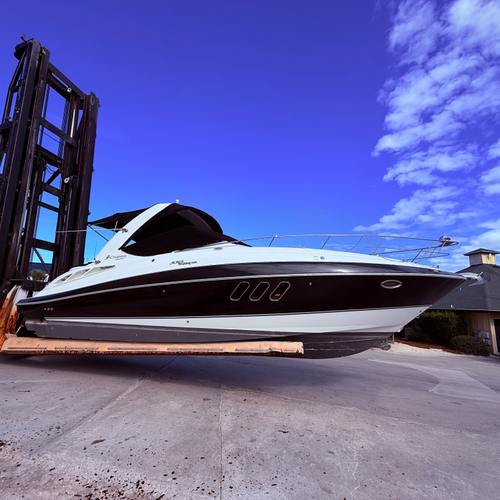 2009 Cruisers Yachts 330 Express